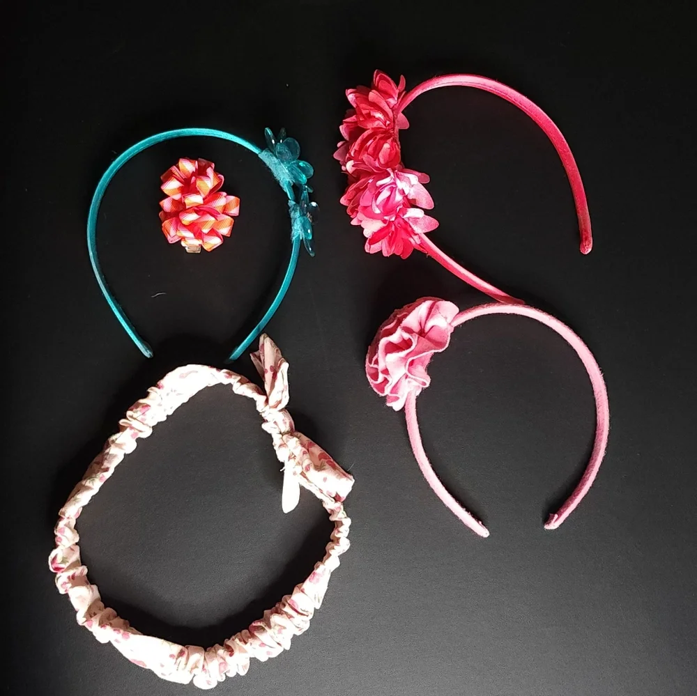 4 Head Bands And 1 Clip Floral and Solid Headband Set